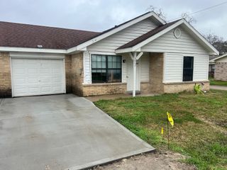 3907 Cinnamon Cove Drive, Dickinson, TX 77539
