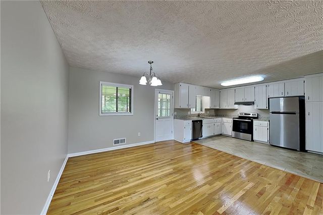151 Castleair Drive NE, Kennesaw, GA 30144