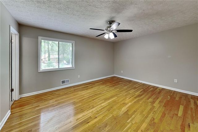 151 Castleair Drive NE, Kennesaw, GA 30144