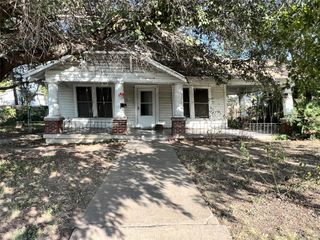 1421 South Freeway, Fort Worth, TX 76104