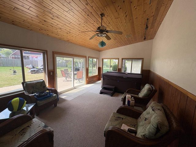 3407 N WINDWARD LANE, Appleton, WI 54911