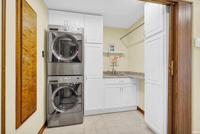 11051 Kahre Court, Evansville, IN 47710