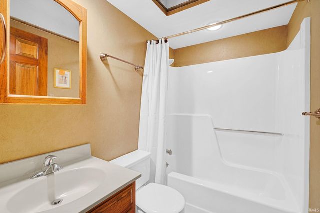 11051 Kahre Court, Evansville, IN 47710