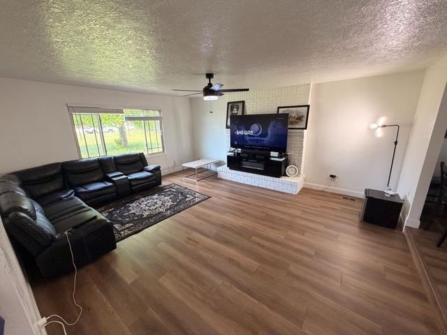 7818 Jacinto Rd, Elk Grove, CA 95758