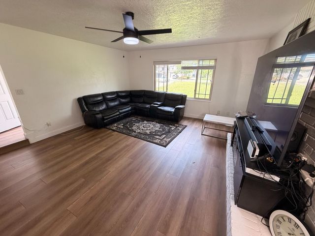 7818 Jacinto Rd, Elk Grove, CA 95758