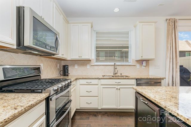 7325 Dulnian Way, Charlotte, NC 28278