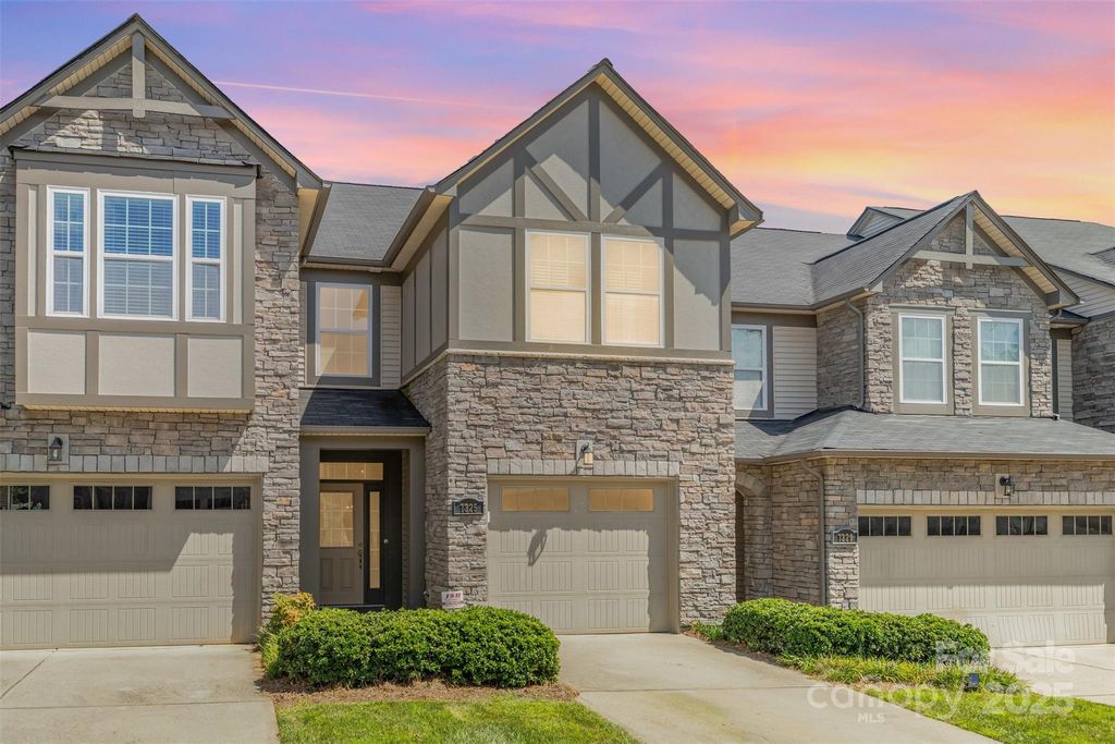 7325 Dulnian Way, Charlotte, NC 28278