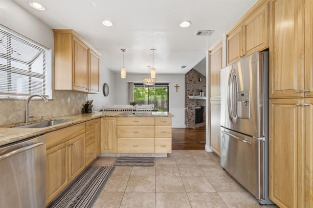 641 Lyndhurst Ave, Roseville, CA 95678