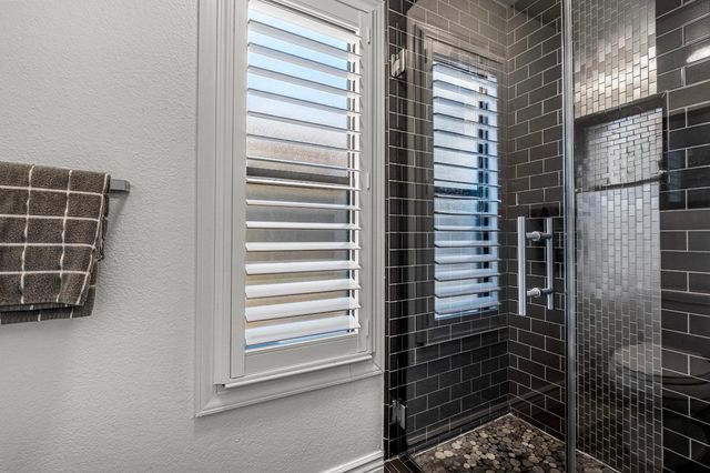 641 Lyndhurst Ave, Roseville, CA 95678