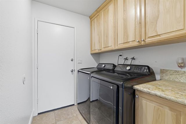 641 Lyndhurst Ave, Roseville, CA 95678