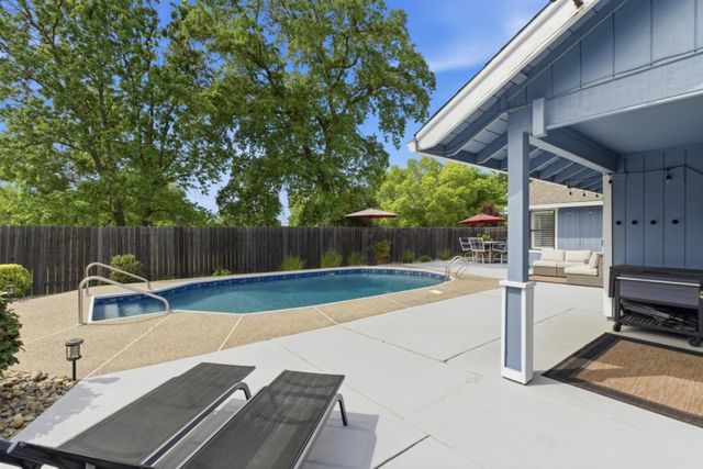 641 Lyndhurst Ave, Roseville, CA 95678