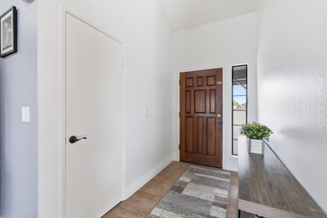 641 Lyndhurst Ave, Roseville, CA 95678