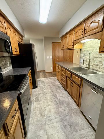 401 S West Avenue, Republic, MO 65738