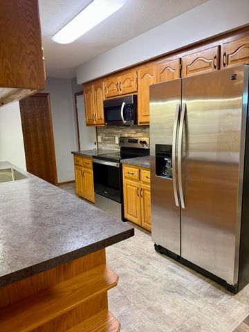 401 S West Avenue, Republic, MO 65738