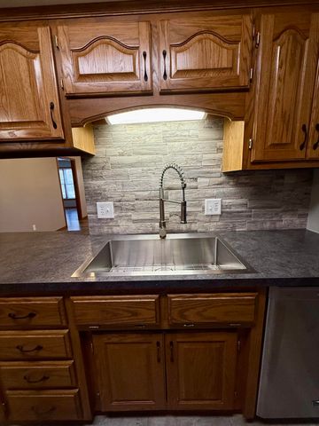 401 S West Avenue, Republic, MO 65738