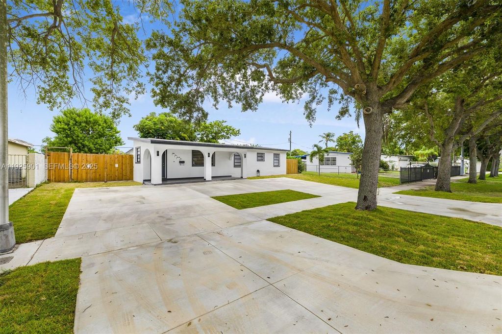 5425 SW 112th Ave, Miami, FL 33165