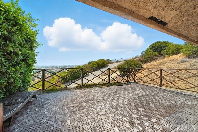 521 Baseline Road, La Verne, CA 91750