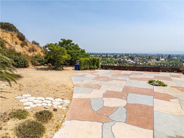 521 Baseline Road, La Verne, CA 91750
