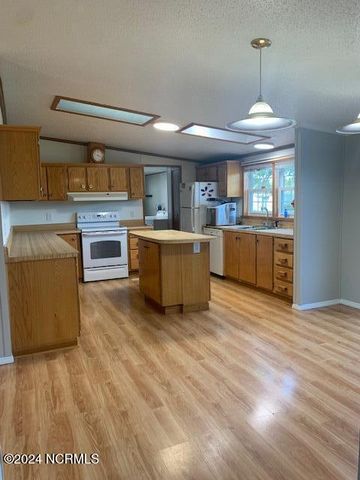 1674 White Oak River Road, Maysville, NC 28555