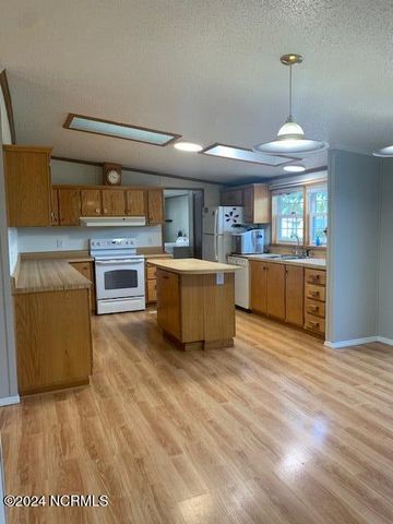 1674 White Oak River Road, Maysville, NC 28555