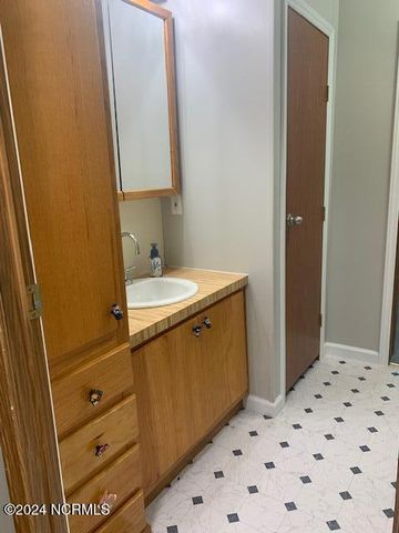 1674 White Oak River Road, Maysville, NC 28555