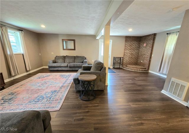 11162 Northwood Avenue NE, Bolivar, OH 44612