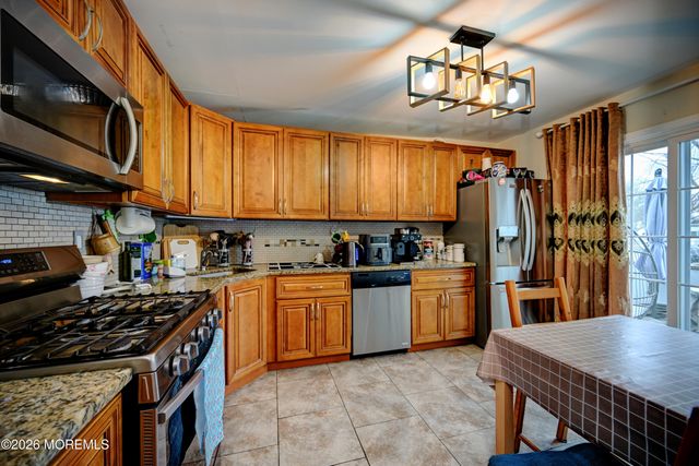 22 Borelle Square, Parlin, NJ 08859