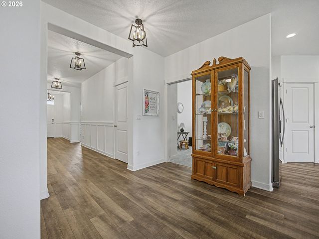 245 Ne HILL Way, Estacada, OR 97023