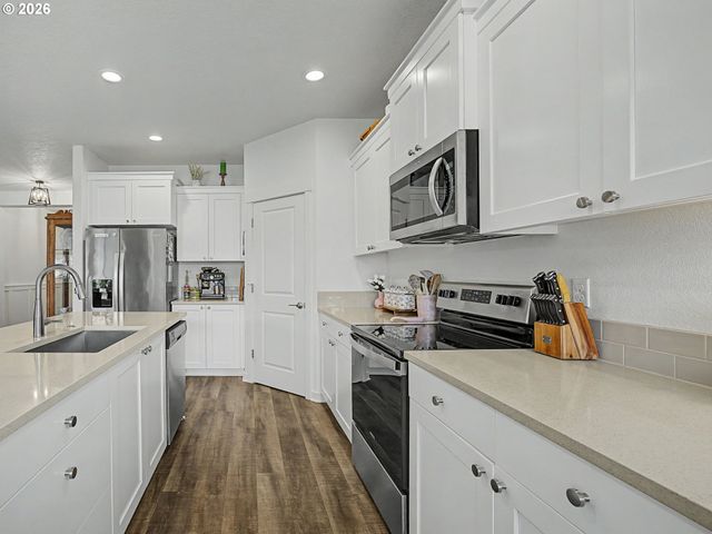 245 Ne HILL Way, Estacada, OR 97023