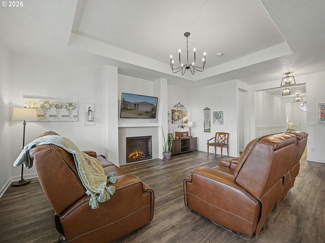 245 Ne HILL Way, Estacada, OR 97023