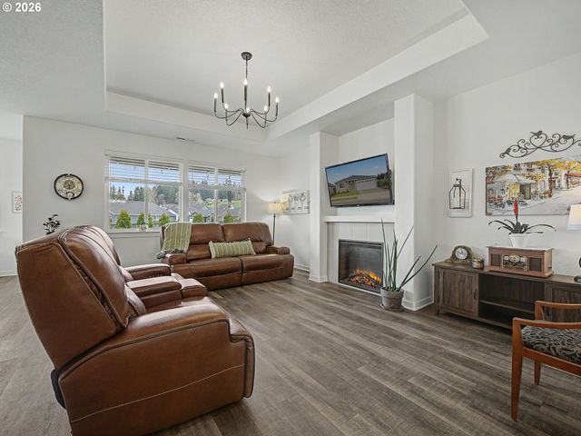 245 Ne HILL Way, Estacada, OR 97023