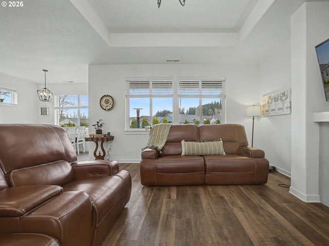 245 Ne HILL Way, Estacada, OR 97023