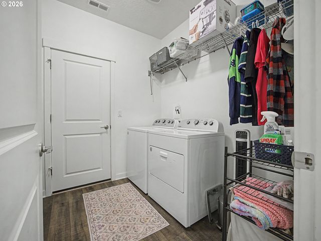 245 Ne HILL Way, Estacada, OR 97023