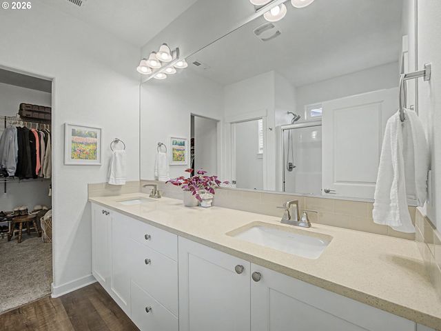 245 Ne HILL Way, Estacada, OR 97023