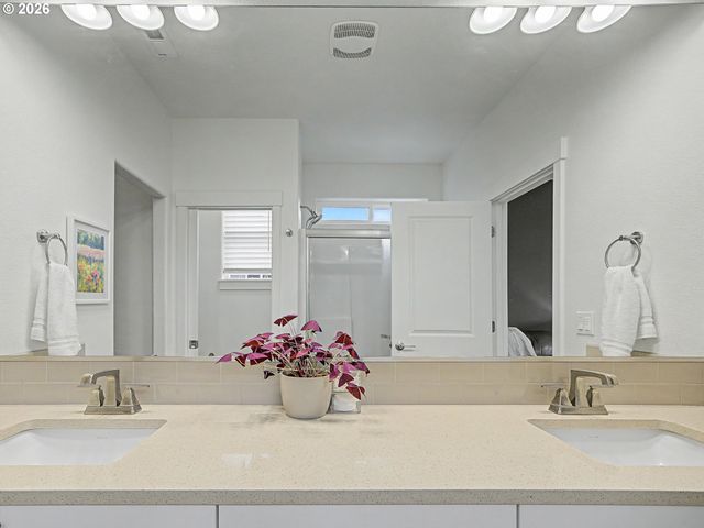 245 Ne HILL Way, Estacada, OR 97023