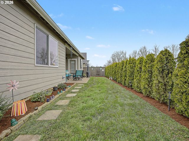 245 Ne HILL Way, Estacada, OR 97023