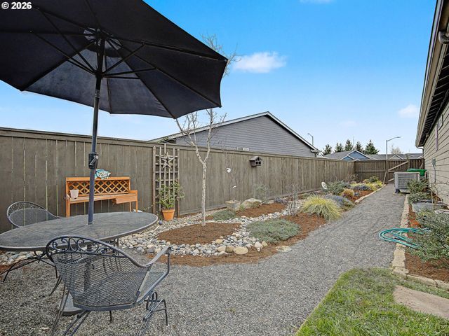 245 Ne HILL Way, Estacada, OR 97023