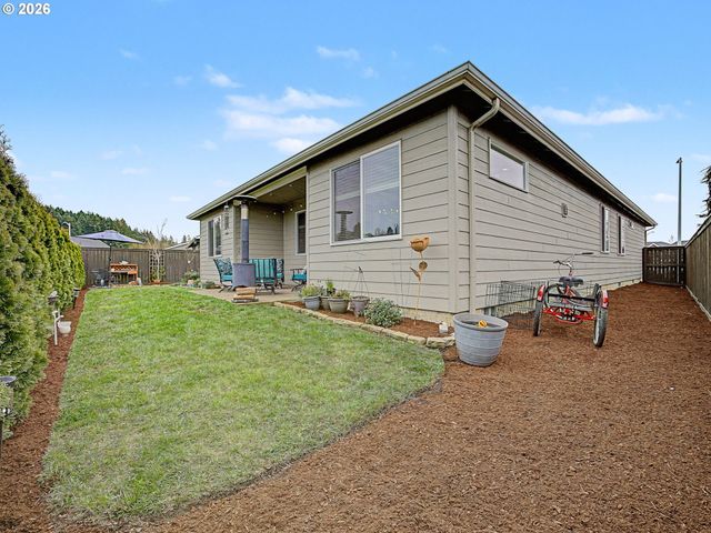 245 Ne HILL Way, Estacada, OR 97023