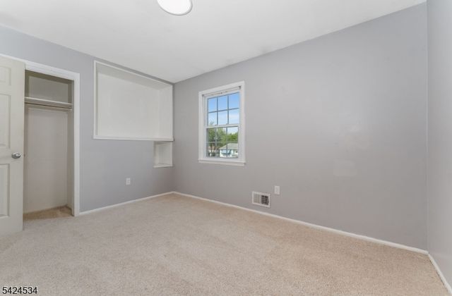 214 Powderhorn Dr, Lopatcong Twp., NJ 08865