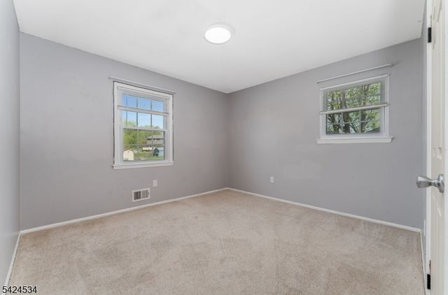214 Powderhorn Dr, Lopatcong Twp., NJ 08865