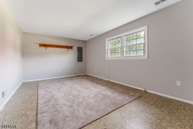 214 Powderhorn Dr, Lopatcong Twp., NJ 08865