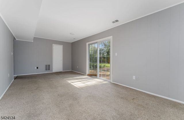 214 Powderhorn Dr, Lopatcong Twp., NJ 08865