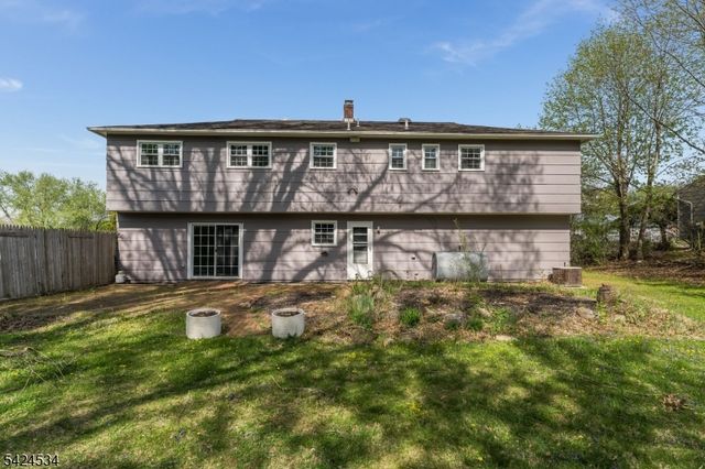 214 Powderhorn Dr, Lopatcong Twp., NJ 08865