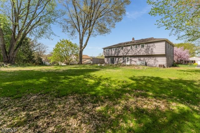 214 Powderhorn Dr, Lopatcong Twp., NJ 08865