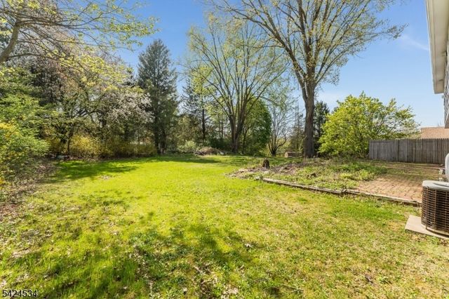 214 Powderhorn Dr, Lopatcong Twp., NJ 08865