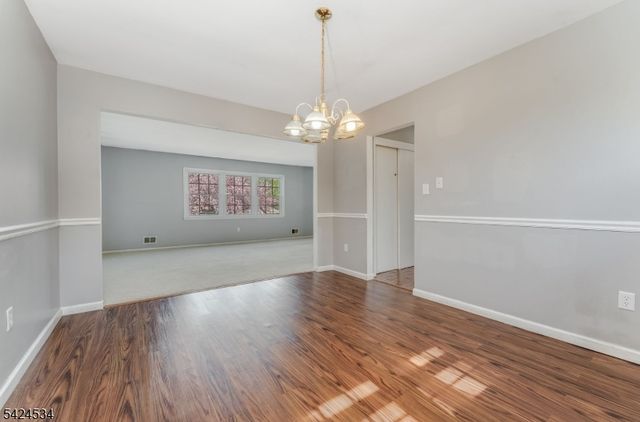 214 Powderhorn Dr, Lopatcong Twp., NJ 08865