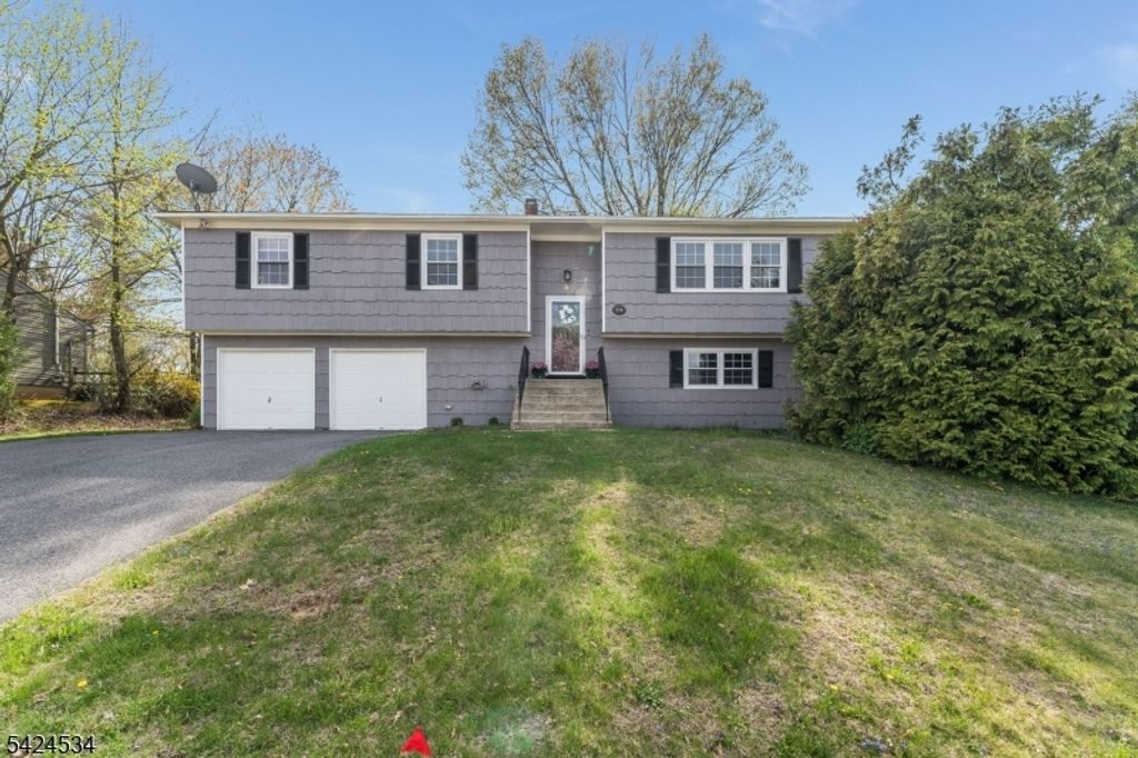 214 Powderhorn Dr, Lopatcong Twp., NJ 08865