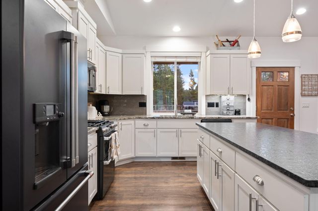 56253 Marsh Hawk Road, Bend, OR 97707