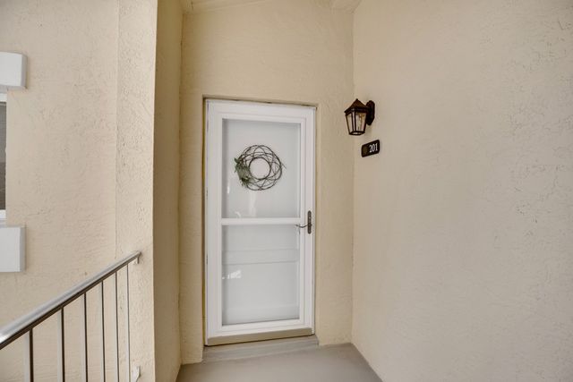 5020 Harmony Circle 201, Vero Beach, FL 32967