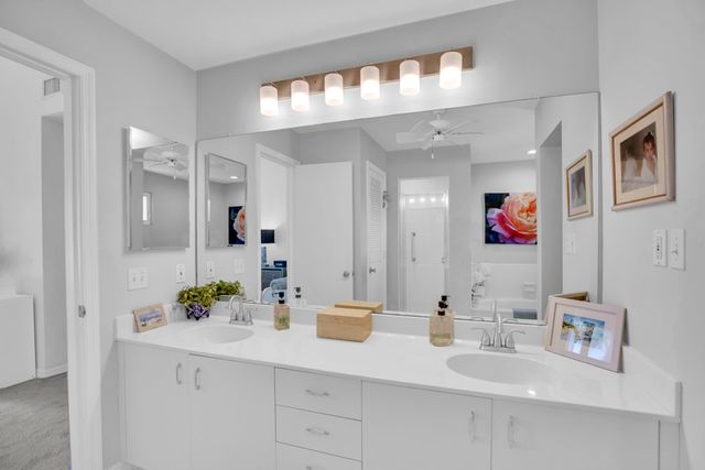 5020 Harmony Circle 201, Vero Beach, FL 32967